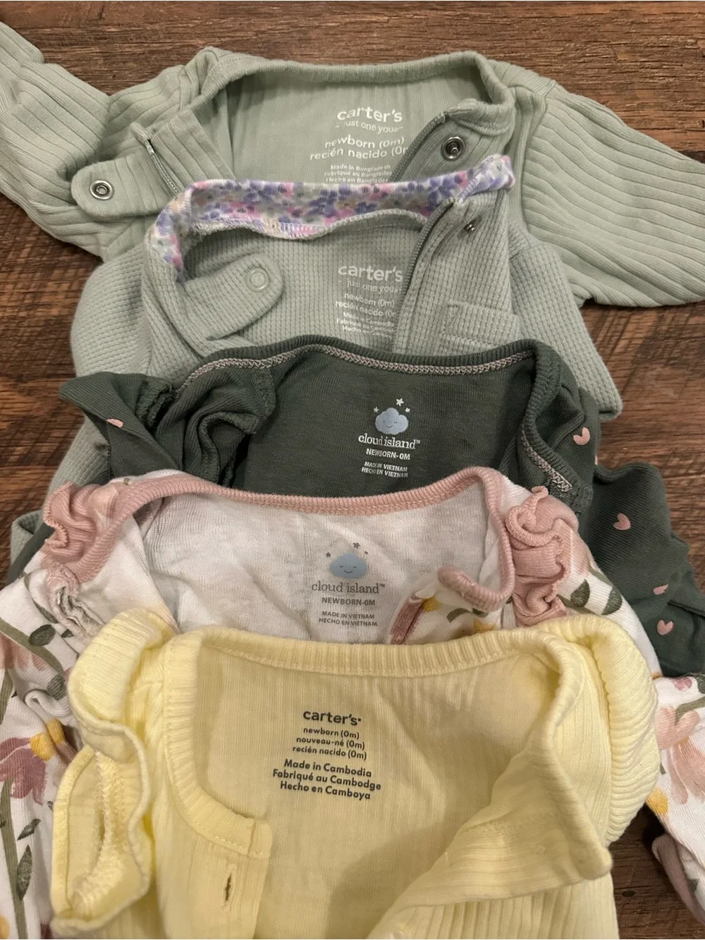 Lot of 5 Newborn Sleepers and Outfit - Carter’s and Cloud Island